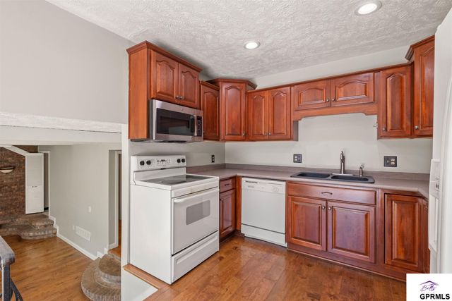 10929 Taylor Street, Omaha, NE 68164