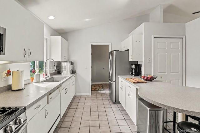 2830 Bayberry Drive, Waterford Charter Township, MI 48329