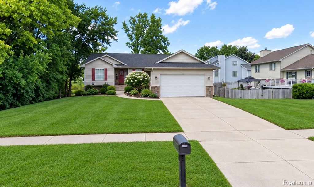 2830 Bayberry Drive, Waterford Charter Township, MI 48329