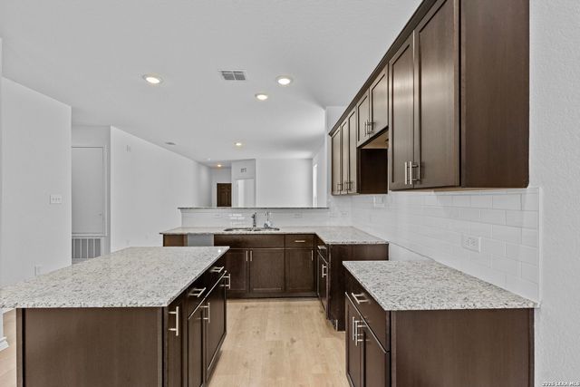 305 JERSEY LN, Boerne, TX 78006