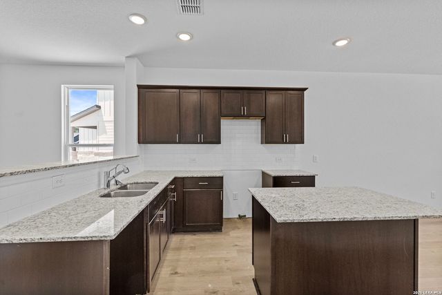 305 JERSEY LN, Boerne, TX 78006