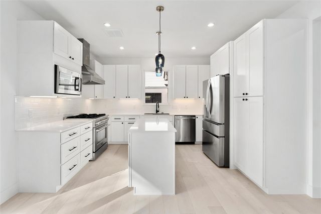 1500 Sylvan Glade 2A, Austin, TX 78745