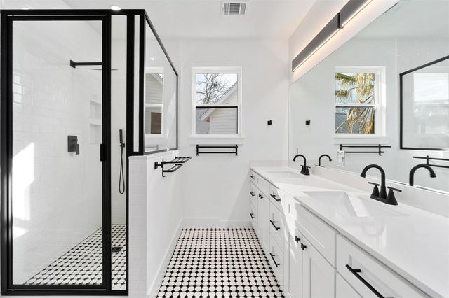 1500 Sylvan Glade 2A, Austin, TX 78745