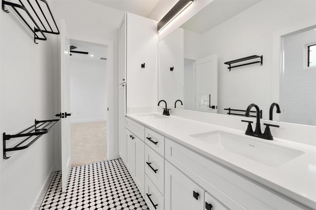 1500 Sylvan Glade 2A, Austin, TX 78745