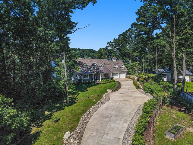 58604 E Clear Lake Road, Three Rivers, MI 49093