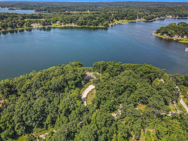 58604 E Clear Lake Road, Three Rivers, MI 49093