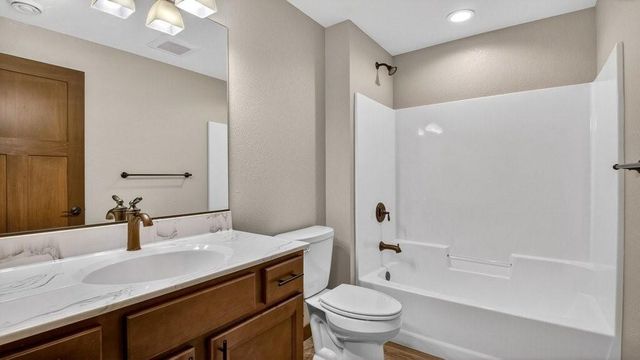 5580 Green Park Drive, Eau Claire, WI 54703