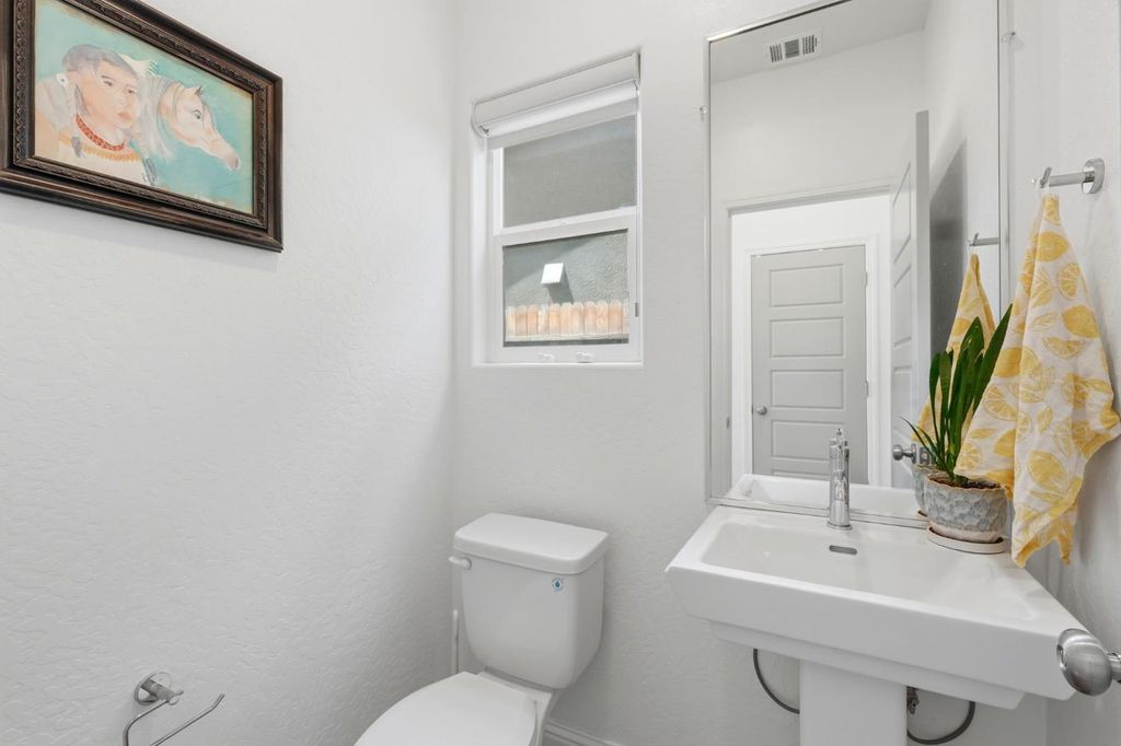 Image 10 of property listing at 2429 W Claridge Way, Hanford, CA 93230