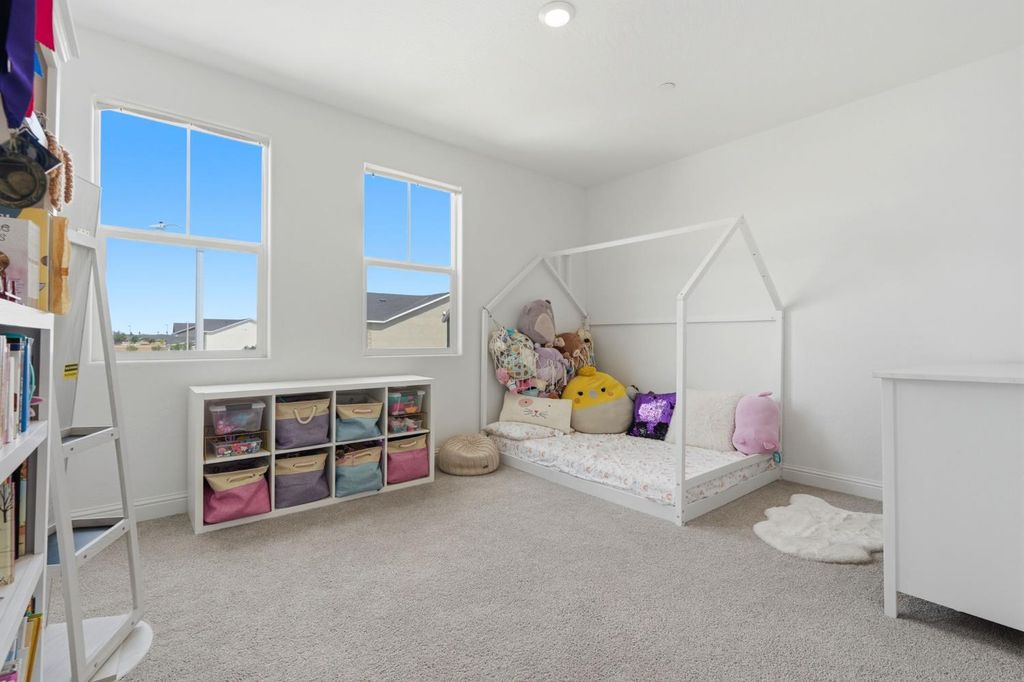 Image 22 of property listing at 2429 W Claridge Way, Hanford, CA 93230