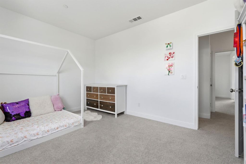 Image 23 of property listing at 2429 W Claridge Way, Hanford, CA 93230