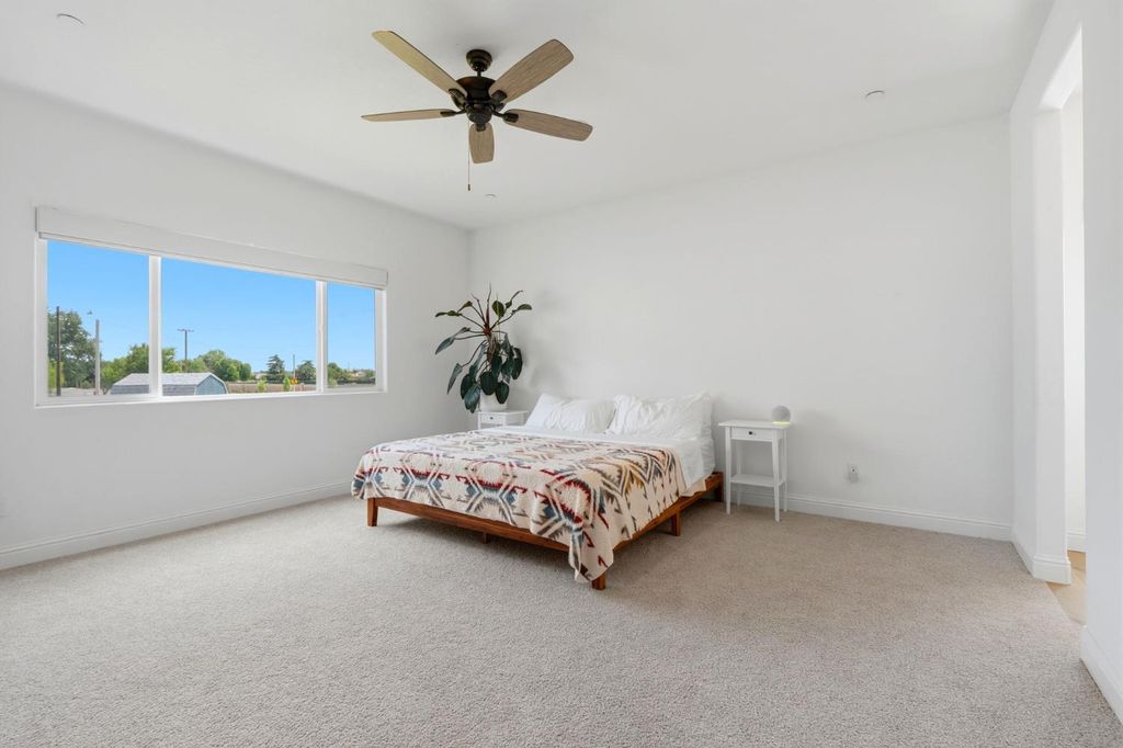 Image 24 of property listing at 2429 W Claridge Way, Hanford, CA 93230