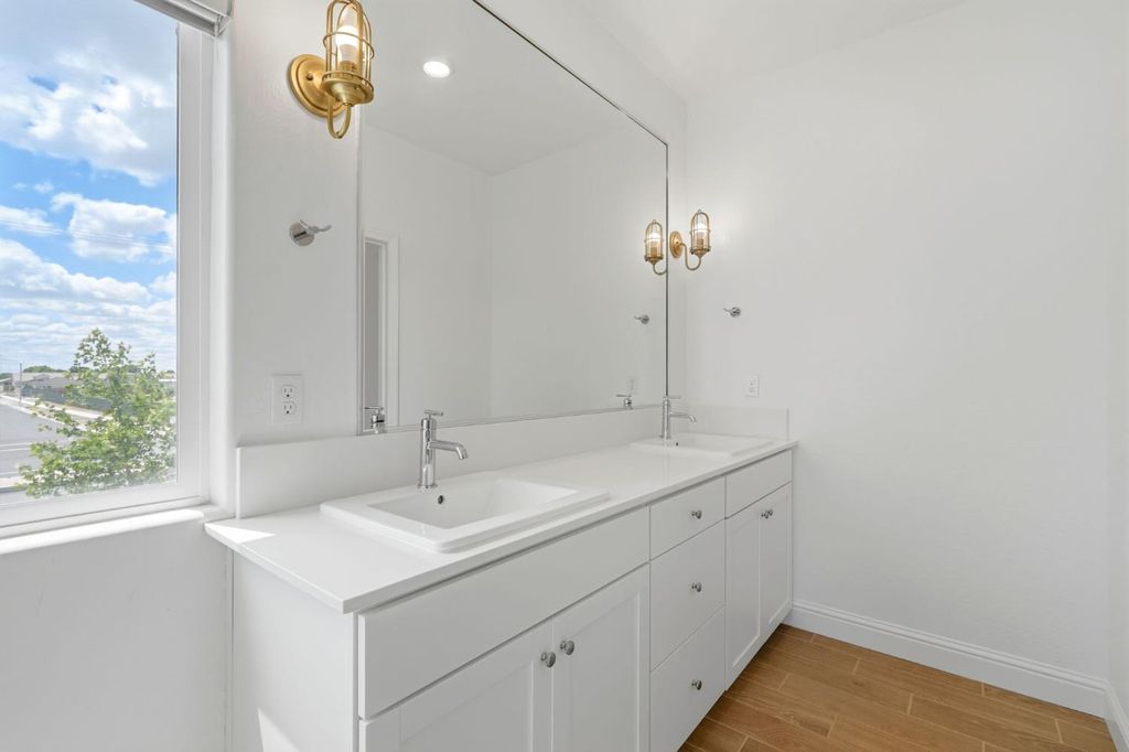 Image 28 of property listing at 2429 W Claridge Way, Hanford, CA 93230