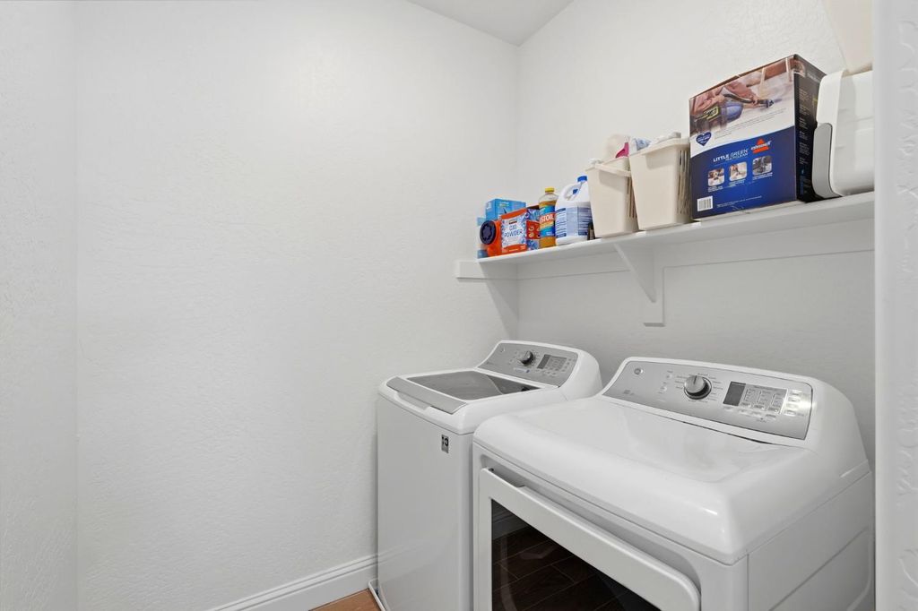 Image 30 of property listing at 2429 W Claridge Way, Hanford, CA 93230