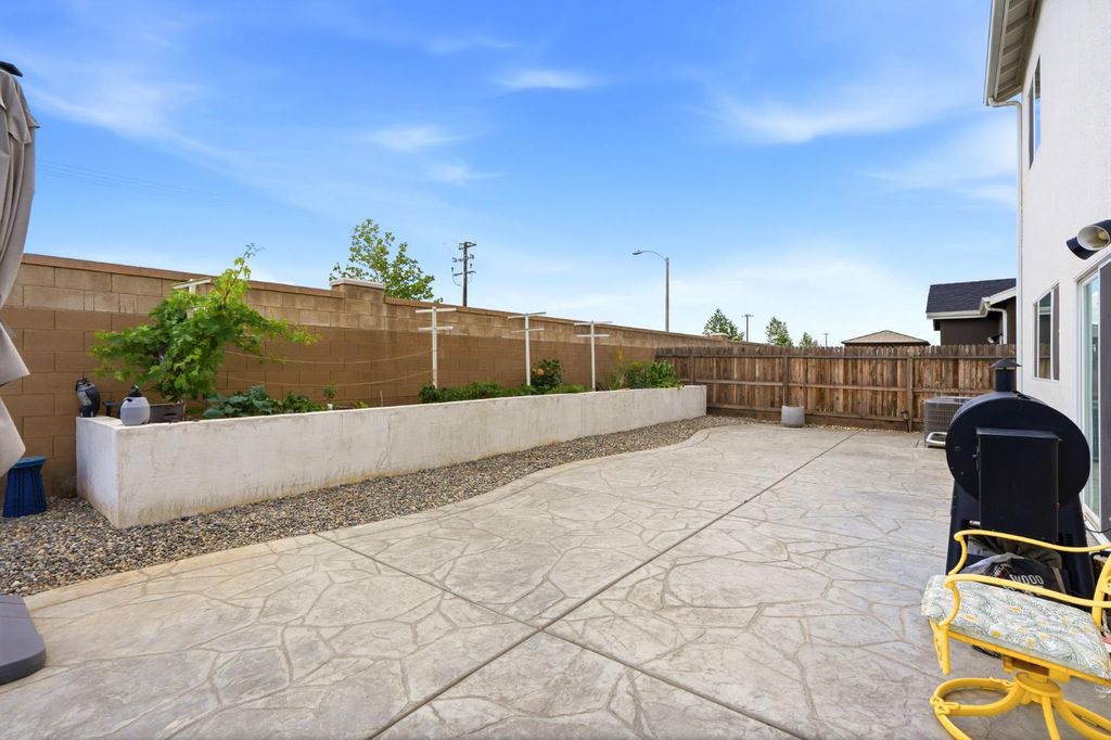 Image 33 of property listing at 2429 W Claridge Way, Hanford, CA 93230