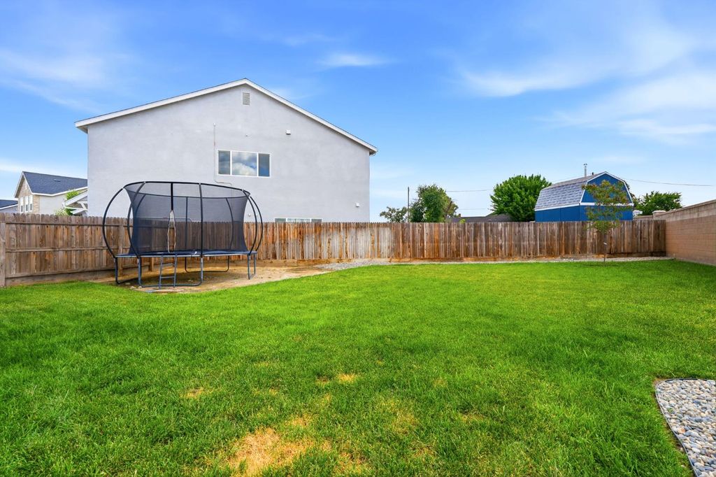 Image 34 of property listing at 2429 W Claridge Way, Hanford, CA 93230