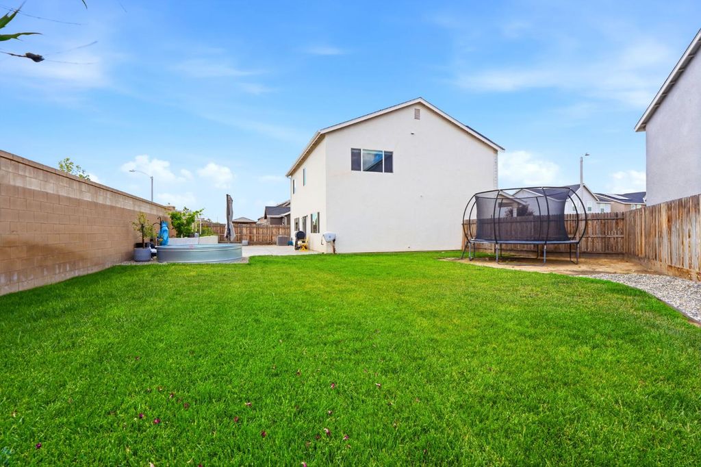 Image 35 of property listing at 2429 W Claridge Way, Hanford, CA 93230