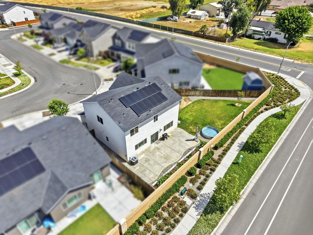 Image 36 of property listing at 2429 W Claridge Way, Hanford, CA 93230