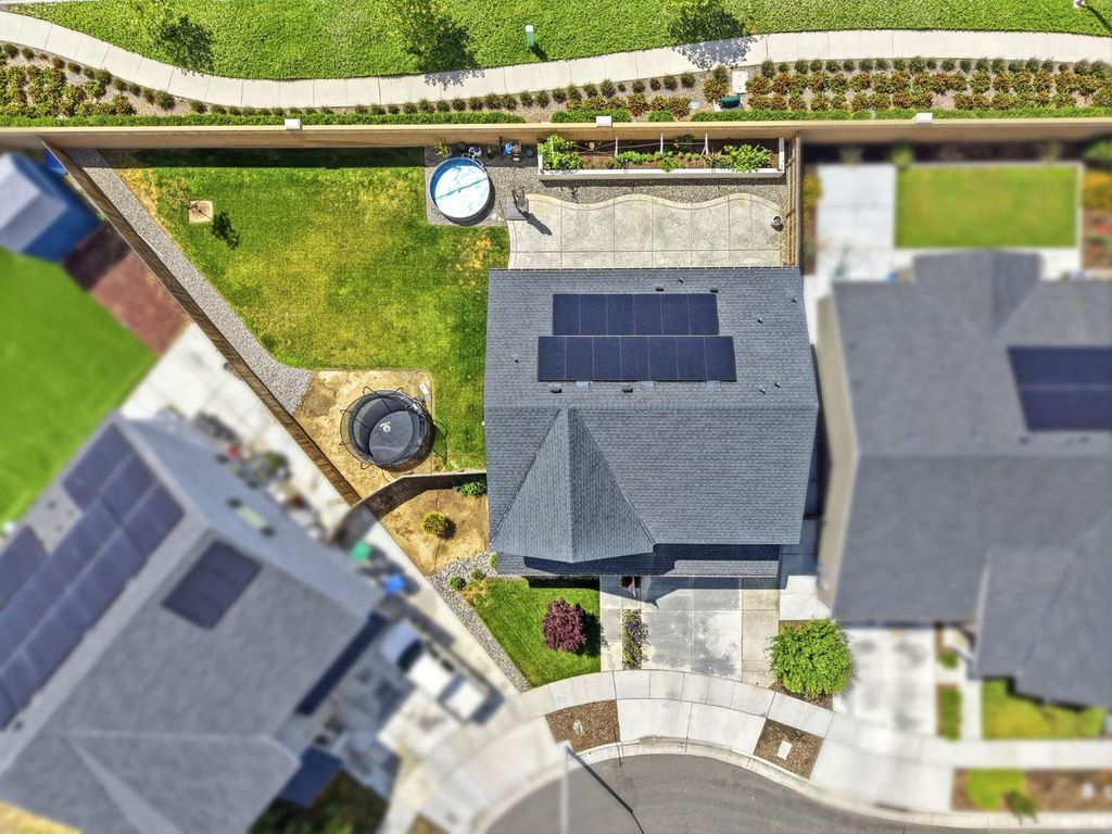 Image 37 of property listing at 2429 W Claridge Way, Hanford, CA 93230