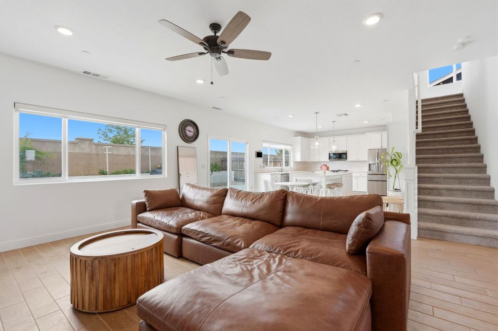 Image 9 of property listing at 2429 W Claridge Way, Hanford, CA 93230