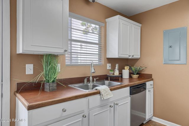 201 High Meadows Boulevard 101, Lafayette, LA 70507