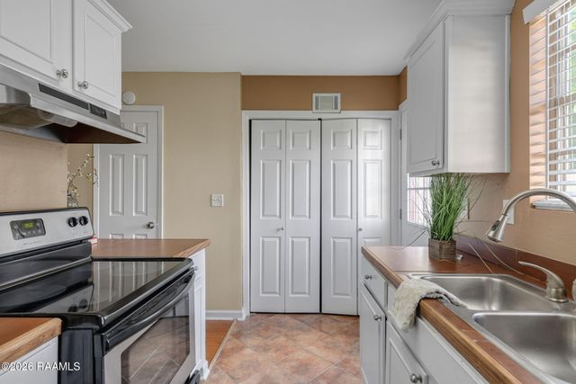 201 High Meadows Boulevard 101, Lafayette, LA 70507