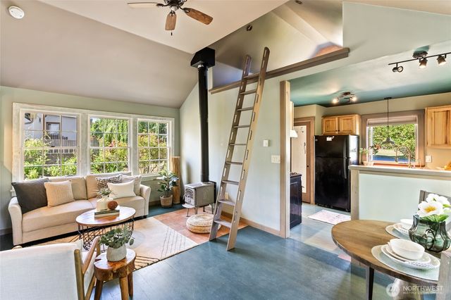 305 49th Street, Port Townsend, WA 98368
