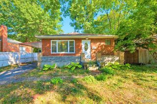 6883 Dartmouth Avenue, University City, MO 63130