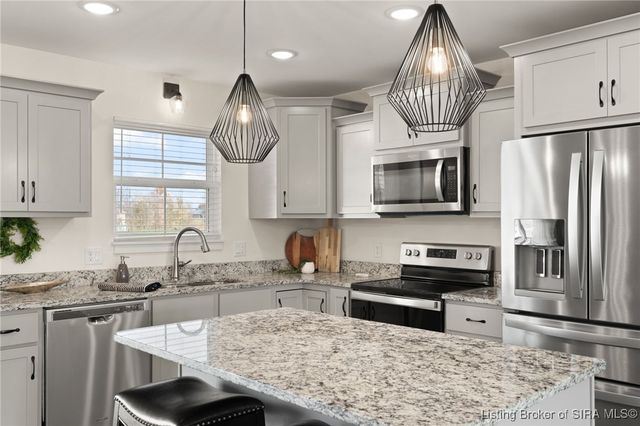 2413 Ridgewood Court, Jeffersonville, IN 47130