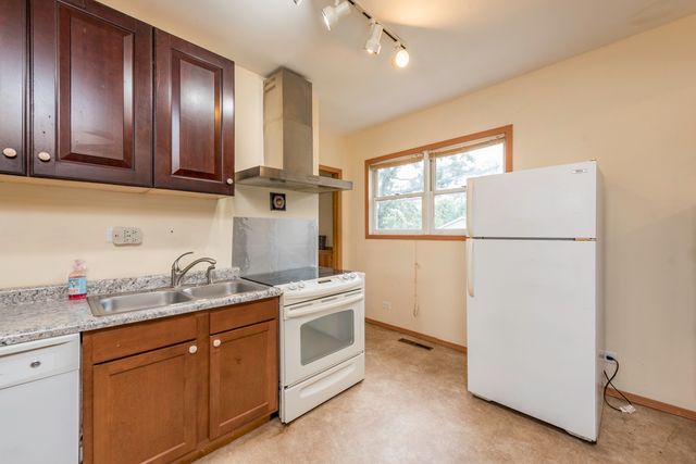 33827 N Oak Street, Grayslake, IL 60030