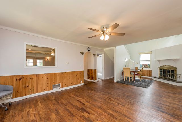 33827 N Oak Street, Grayslake, IL 60030