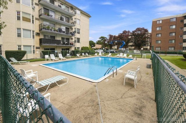 5506 LINCOLN Avenue 521, Morton Grove, IL 60053