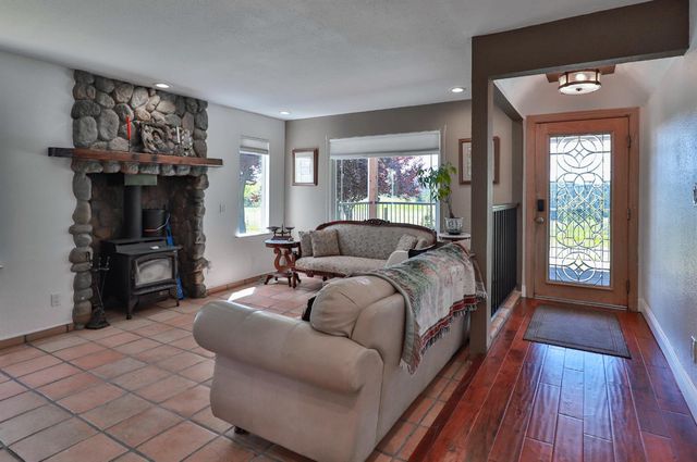 3081-3079 Little Spur, Somerset, CA 95684