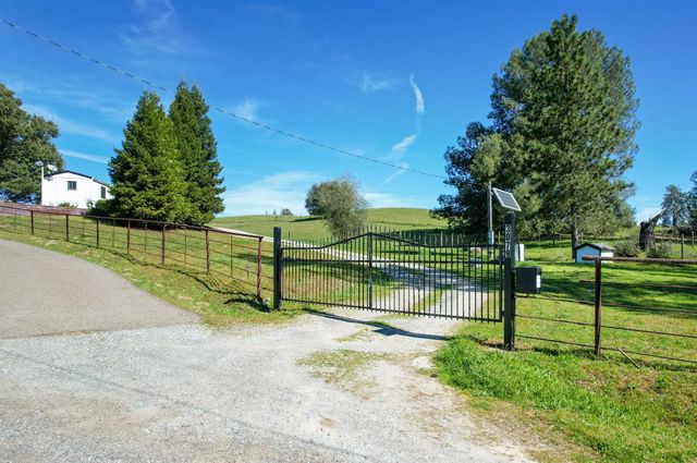 3081-3079 Little Spur, Somerset, CA 95684