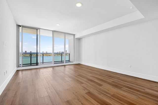 220 Lake Shore Drive 1808, Lake Park, FL 33403