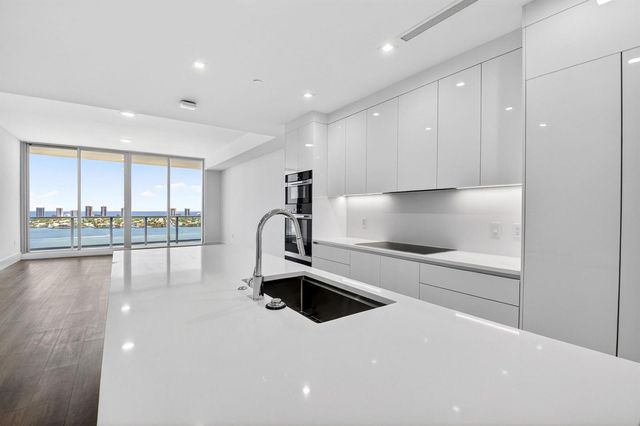 220 Lake Shore Drive 1808, Lake Park, FL 33403