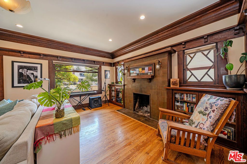 Image 13 of property listing at 163 S Kingsley Drive, Los Angeles, CA 90004