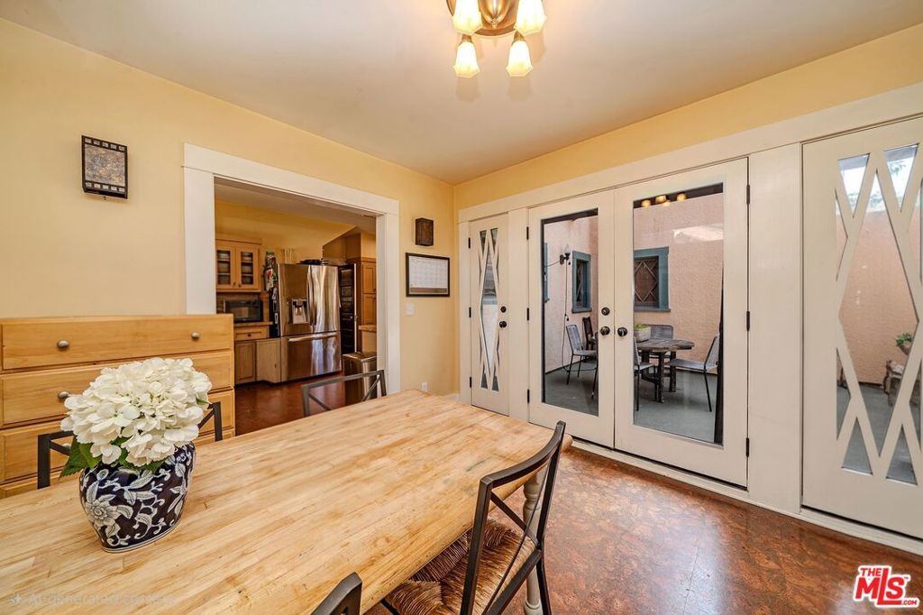 Image 16 of property listing at 163 S Kingsley Drive, Los Angeles, CA 90004
