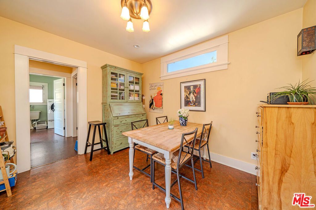 Image 18 of property listing at 163 S Kingsley Drive, Los Angeles, CA 90004