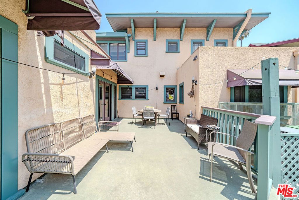 Image 23 of property listing at 163 S Kingsley Drive, Los Angeles, CA 90004
