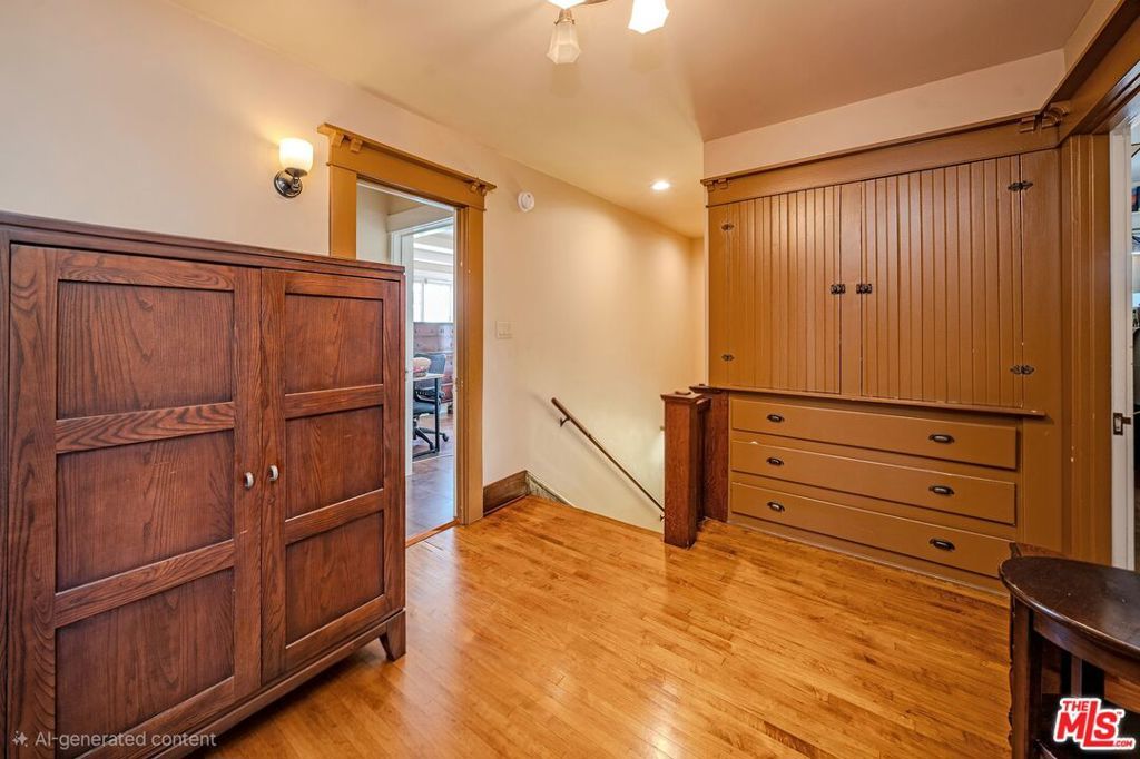 Image 25 of property listing at 163 S Kingsley Drive, Los Angeles, CA 90004