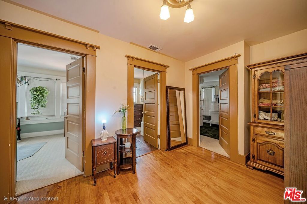 Image 26 of property listing at 163 S Kingsley Drive, Los Angeles, CA 90004