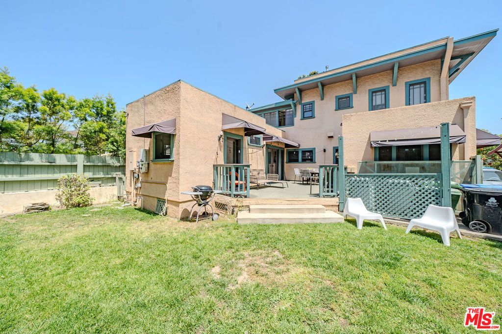 Image 35 of property listing at 163 S Kingsley Drive, Los Angeles, CA 90004