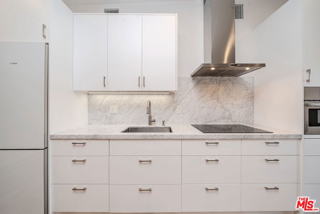 Image 44 of property listing at 163 S Kingsley Drive, Los Angeles, CA 90004