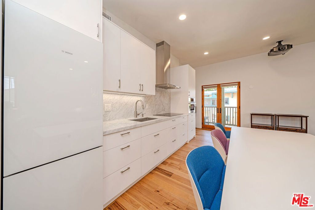 Image 45 of property listing at 163 S Kingsley Drive, Los Angeles, CA 90004