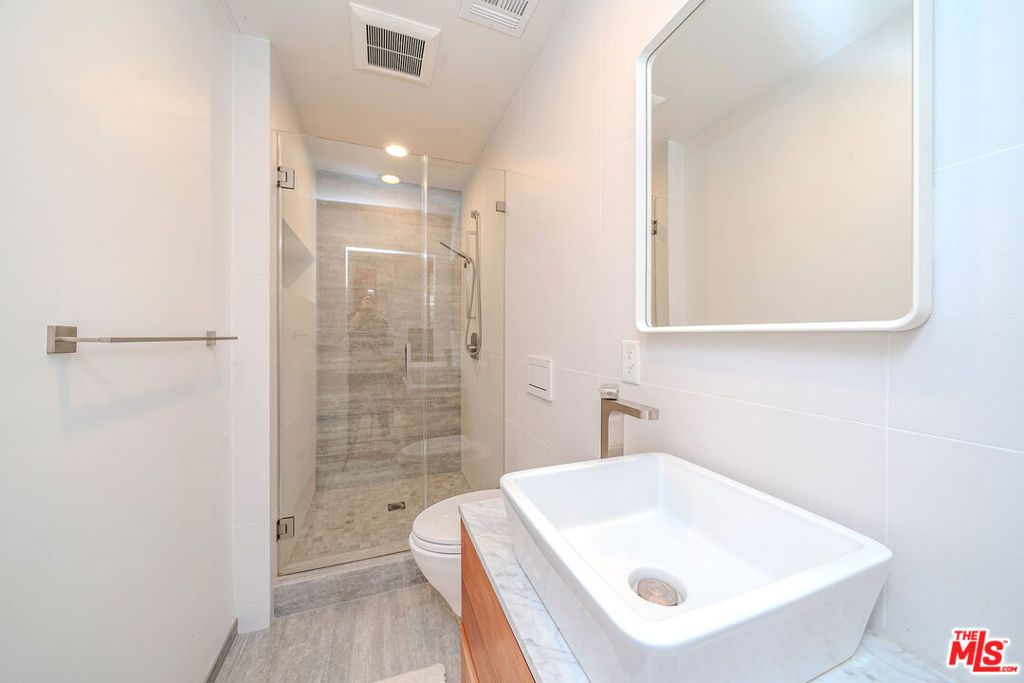Image 48 of property listing at 163 S Kingsley Drive, Los Angeles, CA 90004