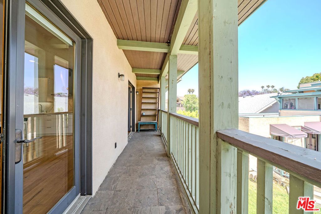 Image 49 of property listing at 163 S Kingsley Drive, Los Angeles, CA 90004