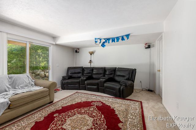 3292 Park Ridge Lane, Grand Rapids, MI 49525