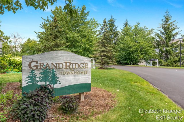 3292 Park Ridge Lane, Grand Rapids, MI 49525