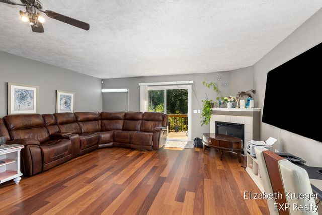 3292 Park Ridge Lane, Grand Rapids, MI 49525