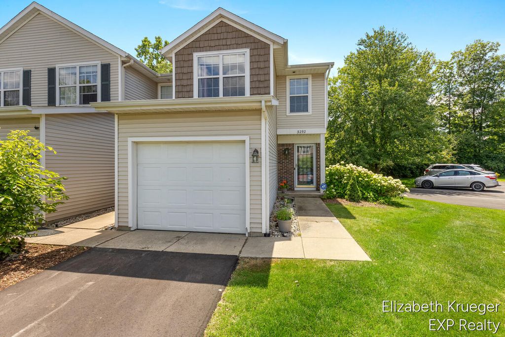 3292 Park Ridge Lane, Grand Rapids, MI 49525